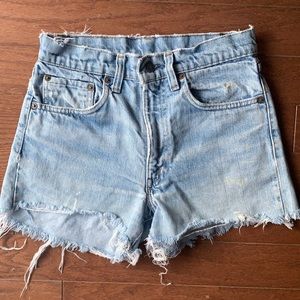 Levi’s | High Rise Thrashed Cutoff Shorts
